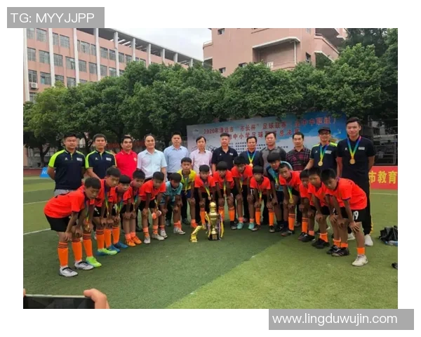 深圳足球队以55分领跑杯赛积分榜展现强劲实力引发关注